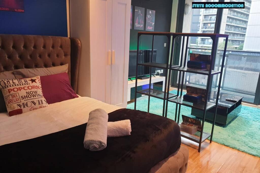 80S Retro 1Bed Studio Serviced Apartment Canary Wharf Perfect For Solo & Couple Travellers Londres Exterior foto