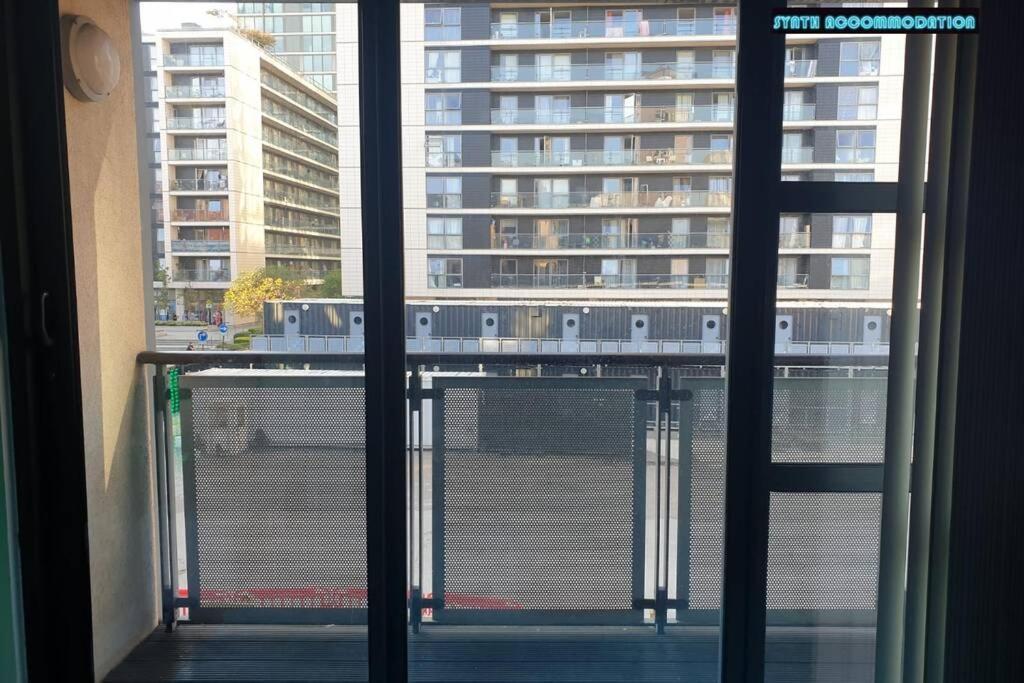 80S Retro 1Bed Studio Serviced Apartment Canary Wharf Perfect For Solo & Couple Travellers Londres Exterior foto